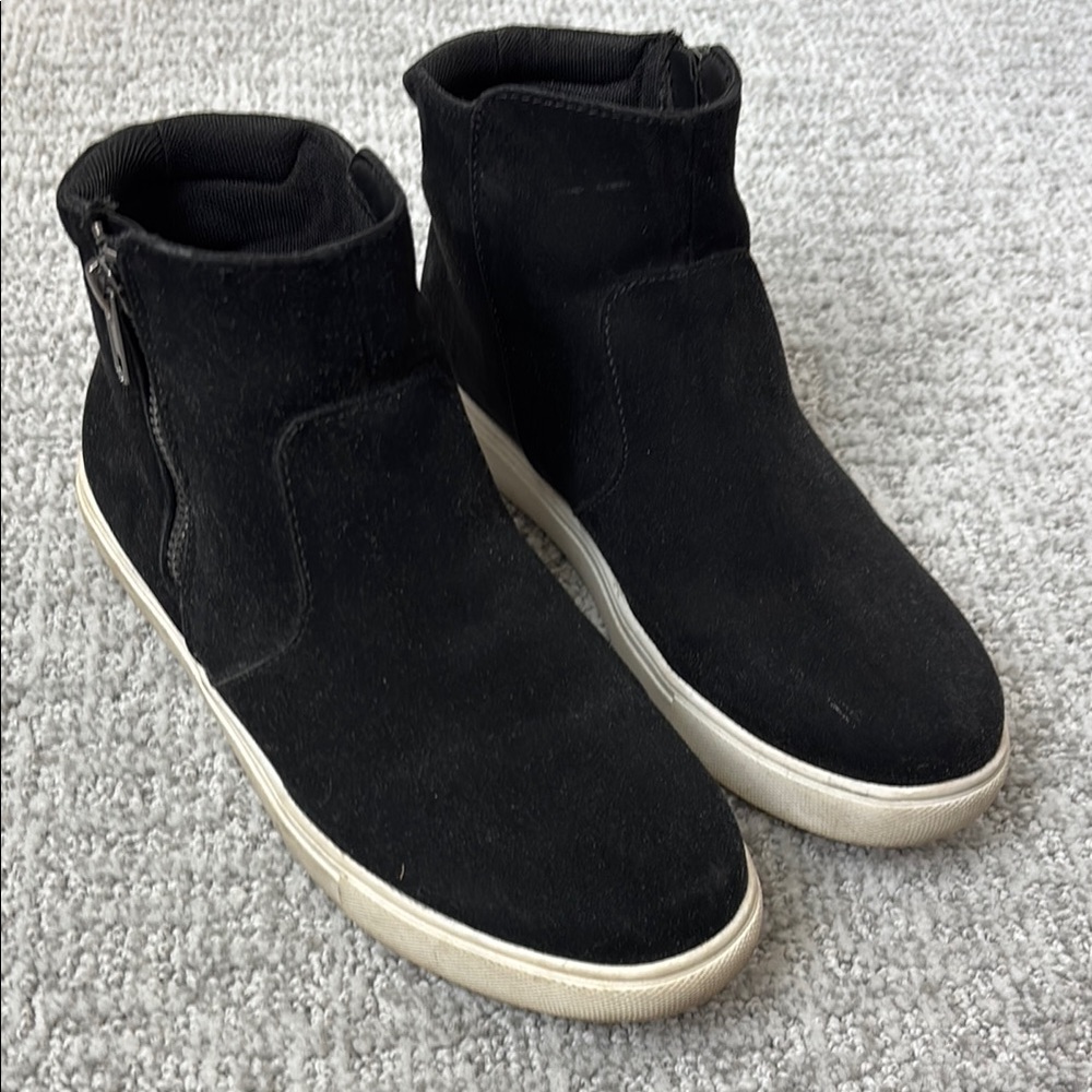 IZOD Black Suede Mila Zip Up Short Booties Sneakers 6.5